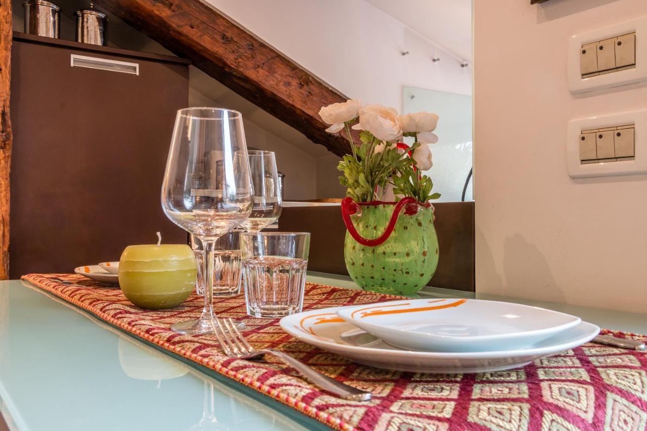 Gold And Red - The Venetian Style With Terrace Appartement Buitenkant foto