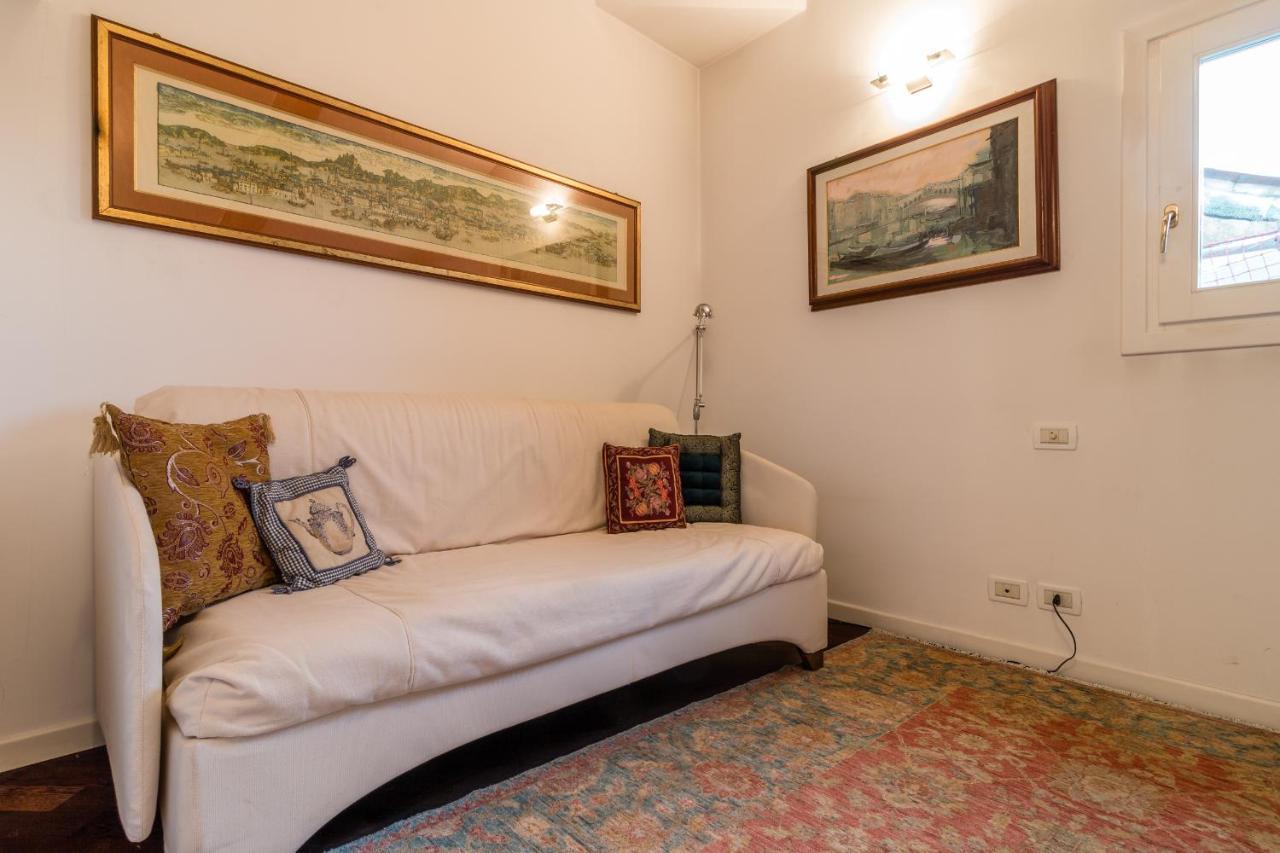 Gold And Red - The Venetian Style With Terrace Appartement Buitenkant foto