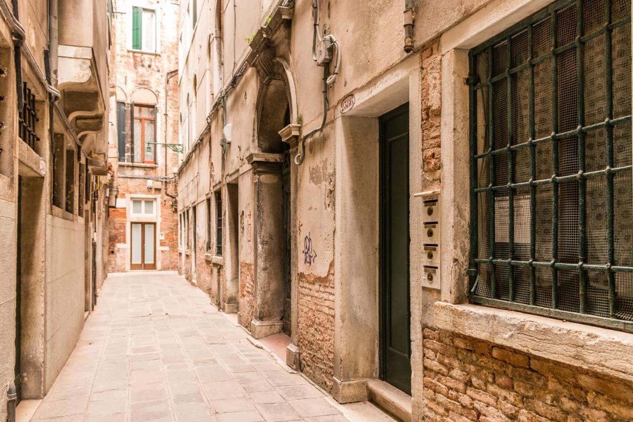 Gold And Red - The Venetian Style With Terrace Appartement Buitenkant foto