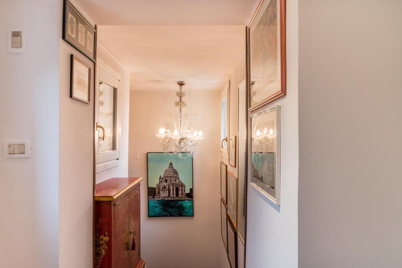 Gold And Red - The Venetian Style With Terrace Appartement Buitenkant foto